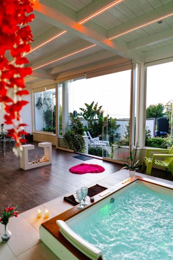 Resort Villa La Perla Sul Mare Leporano Exteriör bild